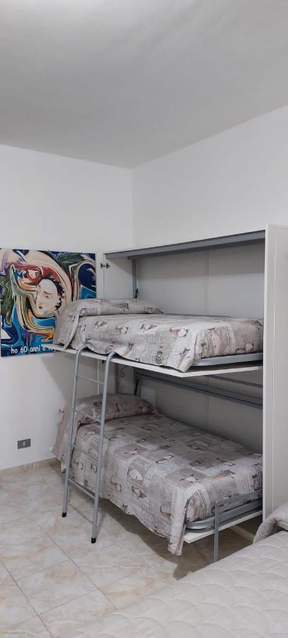 Apartamento Ampio Monolocale Con Terrazzo - A 2 Passi Dal Mare Latte Exterior foto