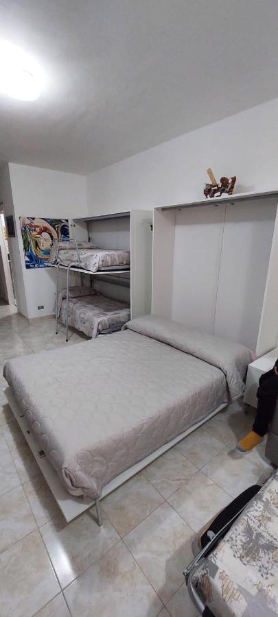 Apartamento Ampio Monolocale Con Terrazzo - A 2 Passi Dal Mare Latte Exterior foto