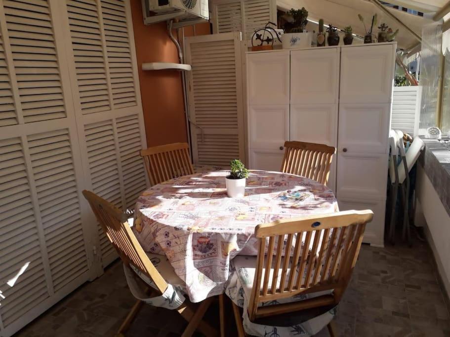 Apartamento Ampio Monolocale Con Terrazzo - A 2 Passi Dal Mare Latte Exterior foto