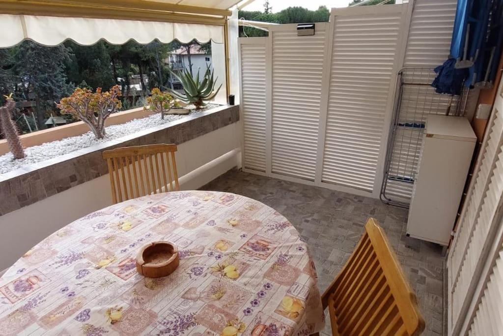 Apartamento Ampio Monolocale Con Terrazzo - A 2 Passi Dal Mare Latte Exterior foto